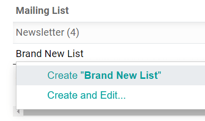 Vista de un menú desplegable de una lista de correo nueva en el formulario de contacto en Marketing por correo electrónico de Odoo. 