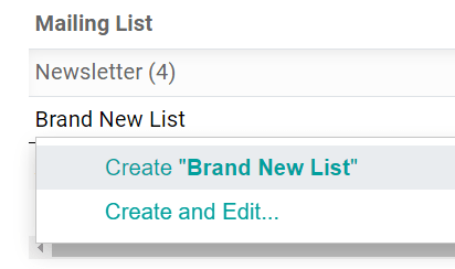Vista de un menú desplegable de una lista de correo nueva en el formulario de contacto en Marketing por correo electrónico de Odoo.
