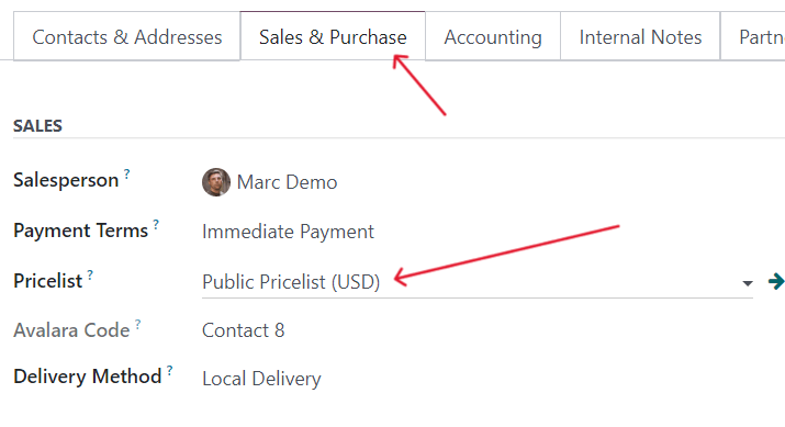 The pricelist field in a customer detail form in Odoo Sales.
