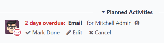 Voorbeeld van de melding van achterstallige activiteiten in de chatter van een lead.