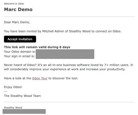Weergave van het formulier van een gebruiker met een melding dat de uitnodigingsmail is verzonden in Odoo.